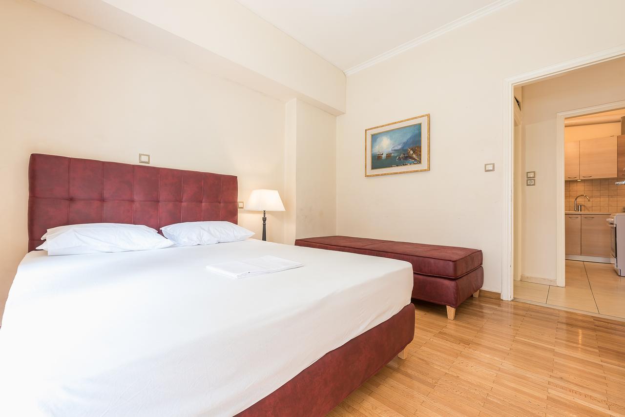 Victoria Familia Apartments Atene Esterno foto