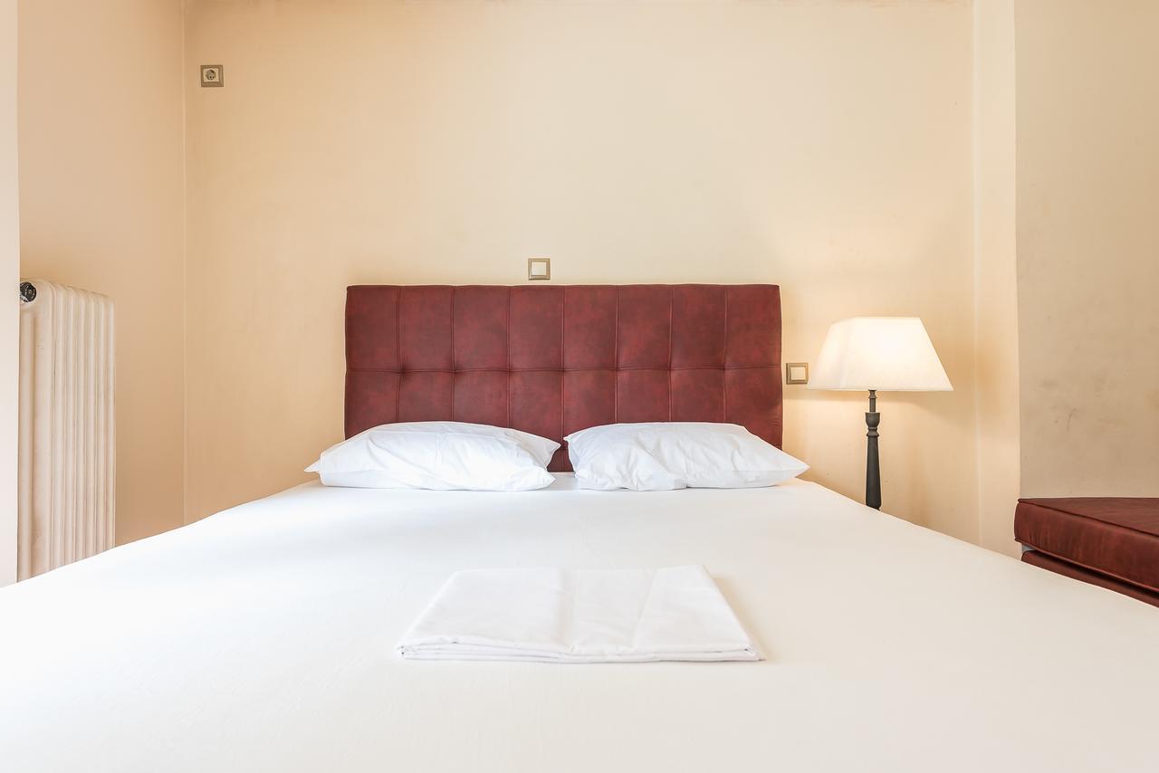 Victoria Familia Apartments Atene Esterno foto