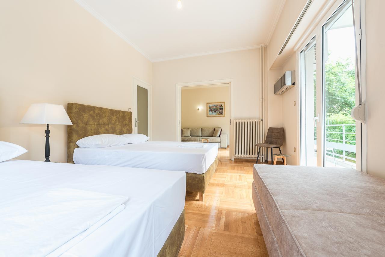 Victoria Familia Apartments Atene Esterno foto