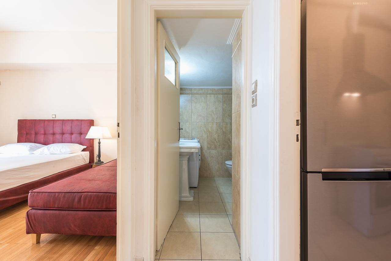 Victoria Familia Apartments Atene Esterno foto