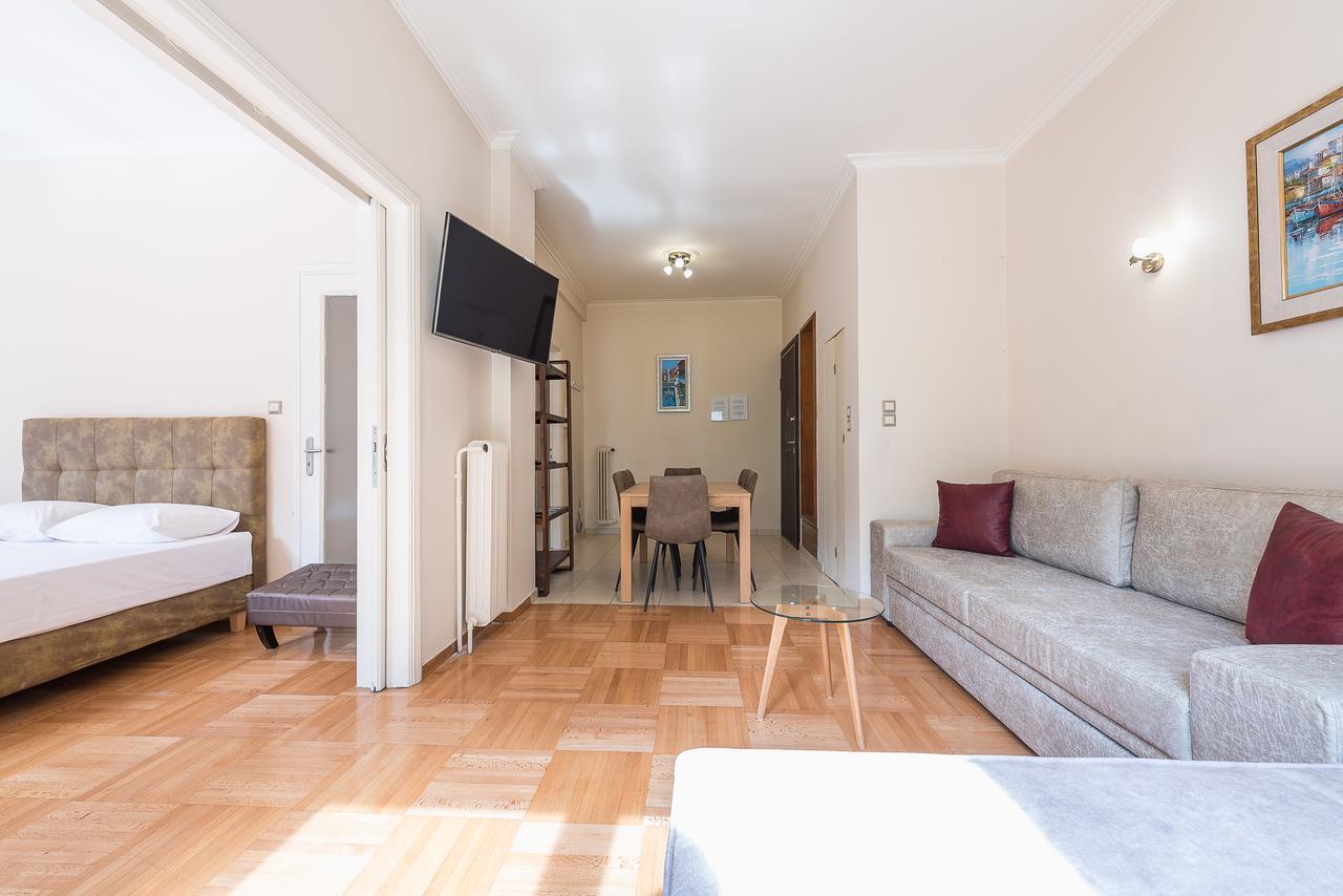 Victoria Familia Apartments Atene Esterno foto